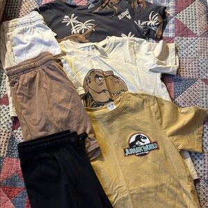 Jurassic World Dinosaur Themed Clothing Set H&M 6 7 EUC
